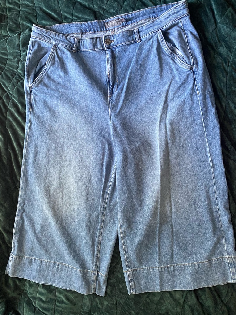Torrid Wide Leg Capri